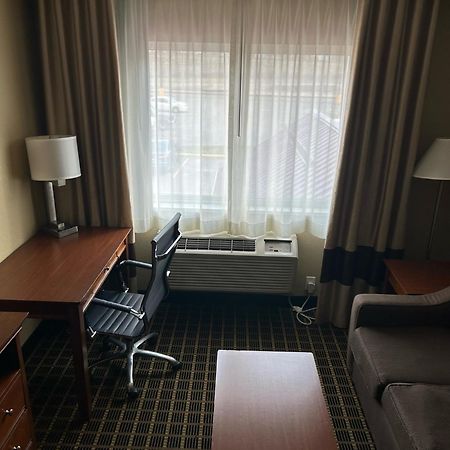 Quality Inn & Suites Bradford Extérieur photo