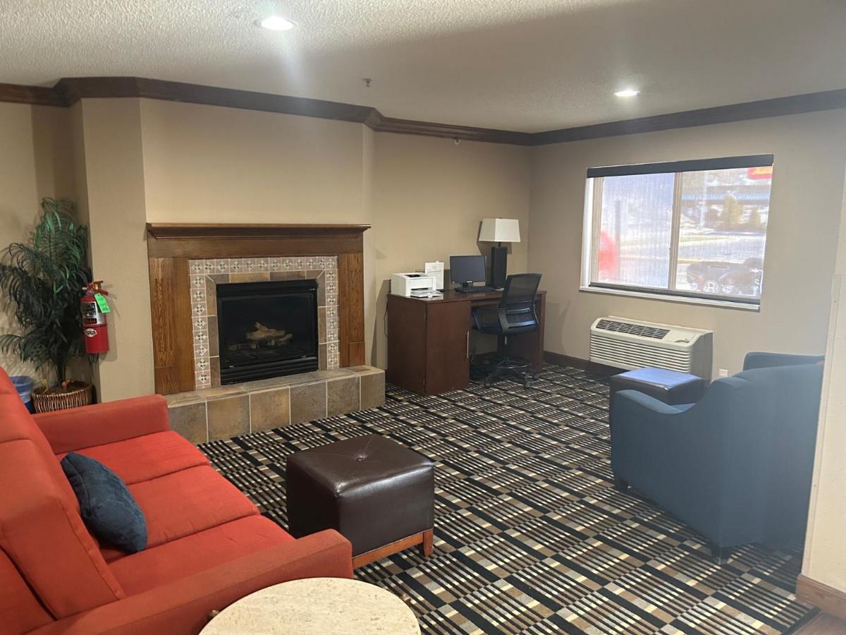 Quality Inn & Suites Bradford Extérieur photo