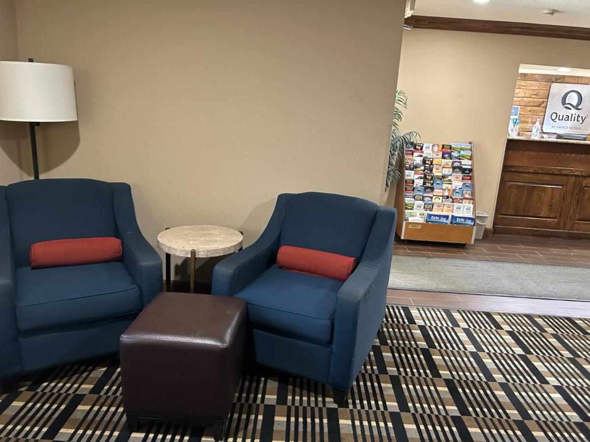 Quality Inn & Suites Bradford Extérieur photo