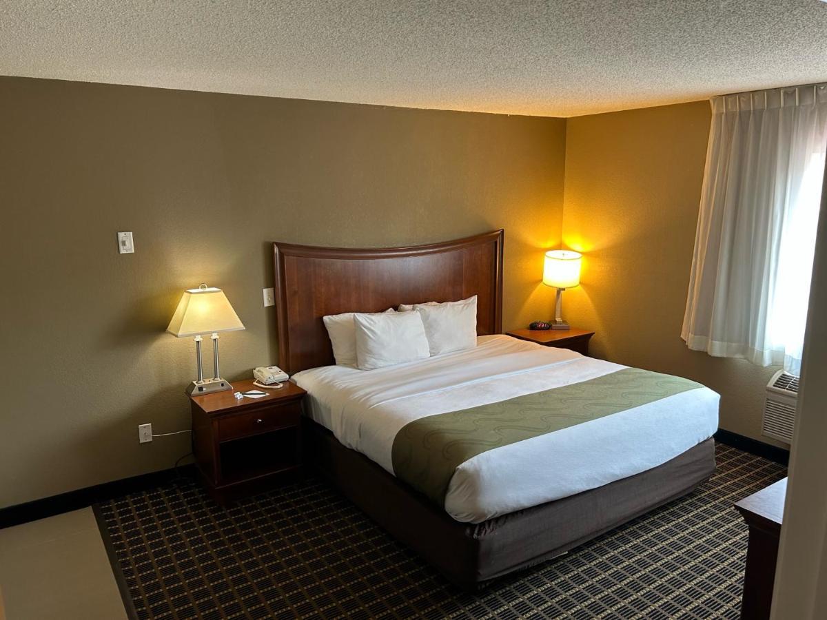 Quality Inn & Suites Bradford Extérieur photo