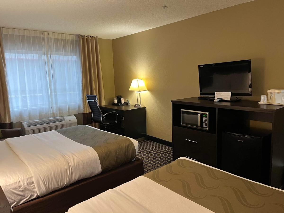 Quality Inn & Suites Bradford Extérieur photo