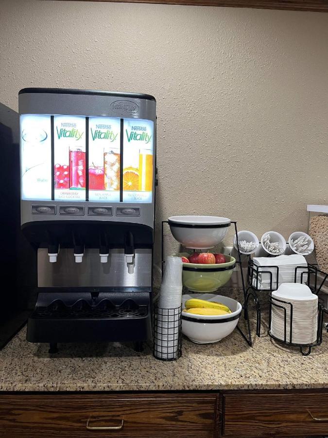 Quality Inn & Suites Bradford Extérieur photo