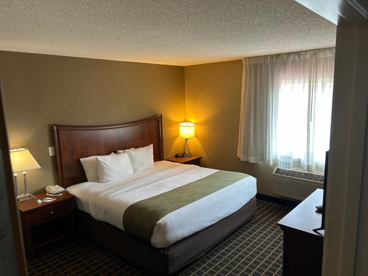 Quality Inn & Suites Bradford Extérieur photo