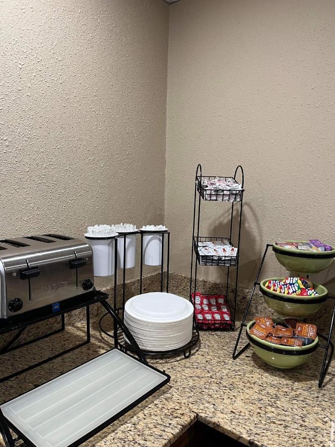 Quality Inn & Suites Bradford Extérieur photo