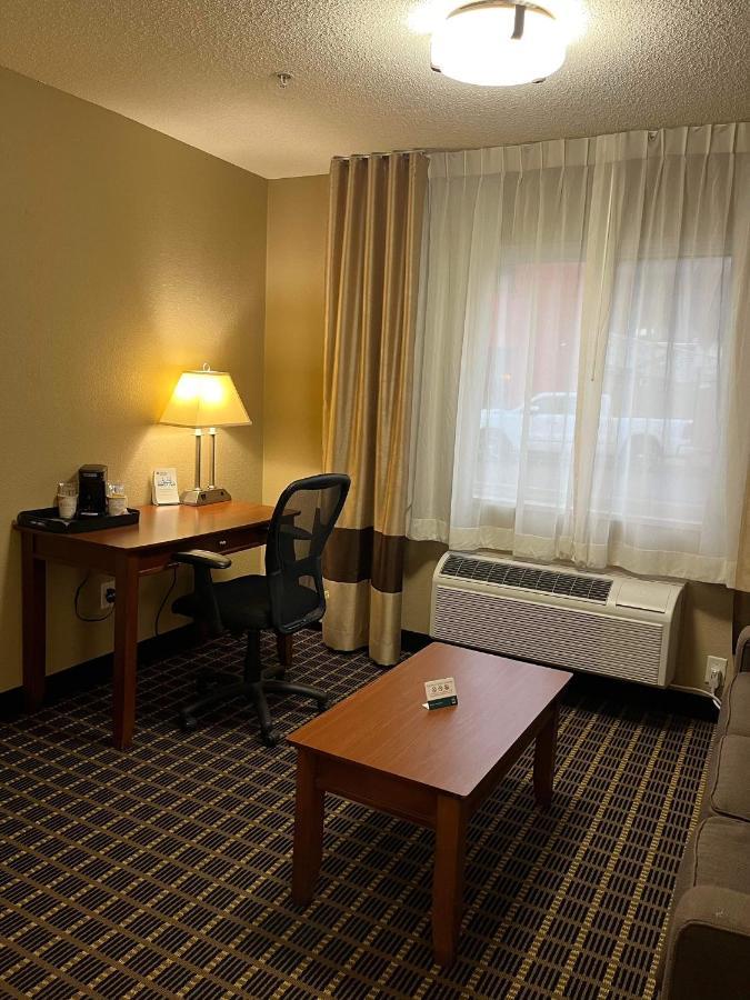 Quality Inn & Suites Bradford Extérieur photo